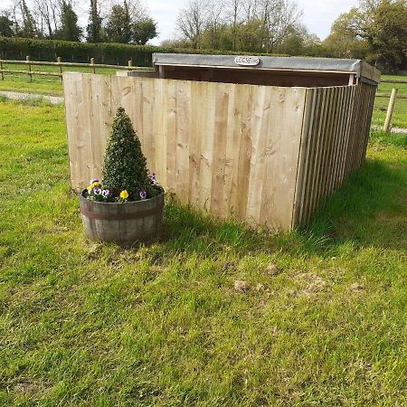 Villa Glamping At The Retreat Wiltshire Is Rural Bliss Chippenham  Exterior foto