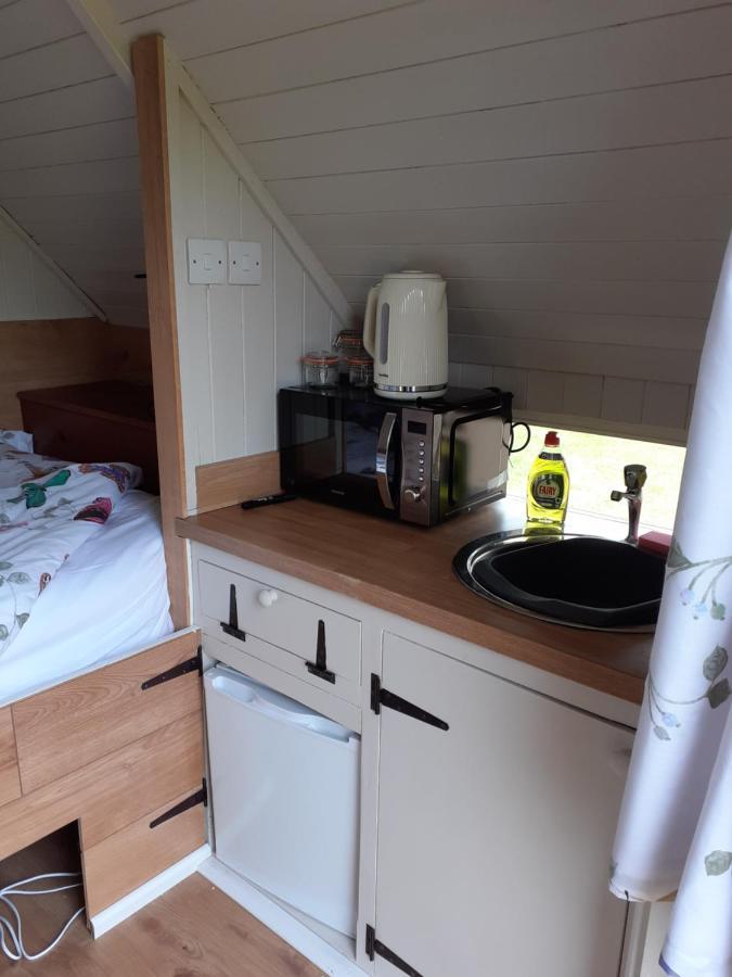 Villa Glamping At The Retreat Wiltshire Is Rural Bliss Chippenham  Exterior foto