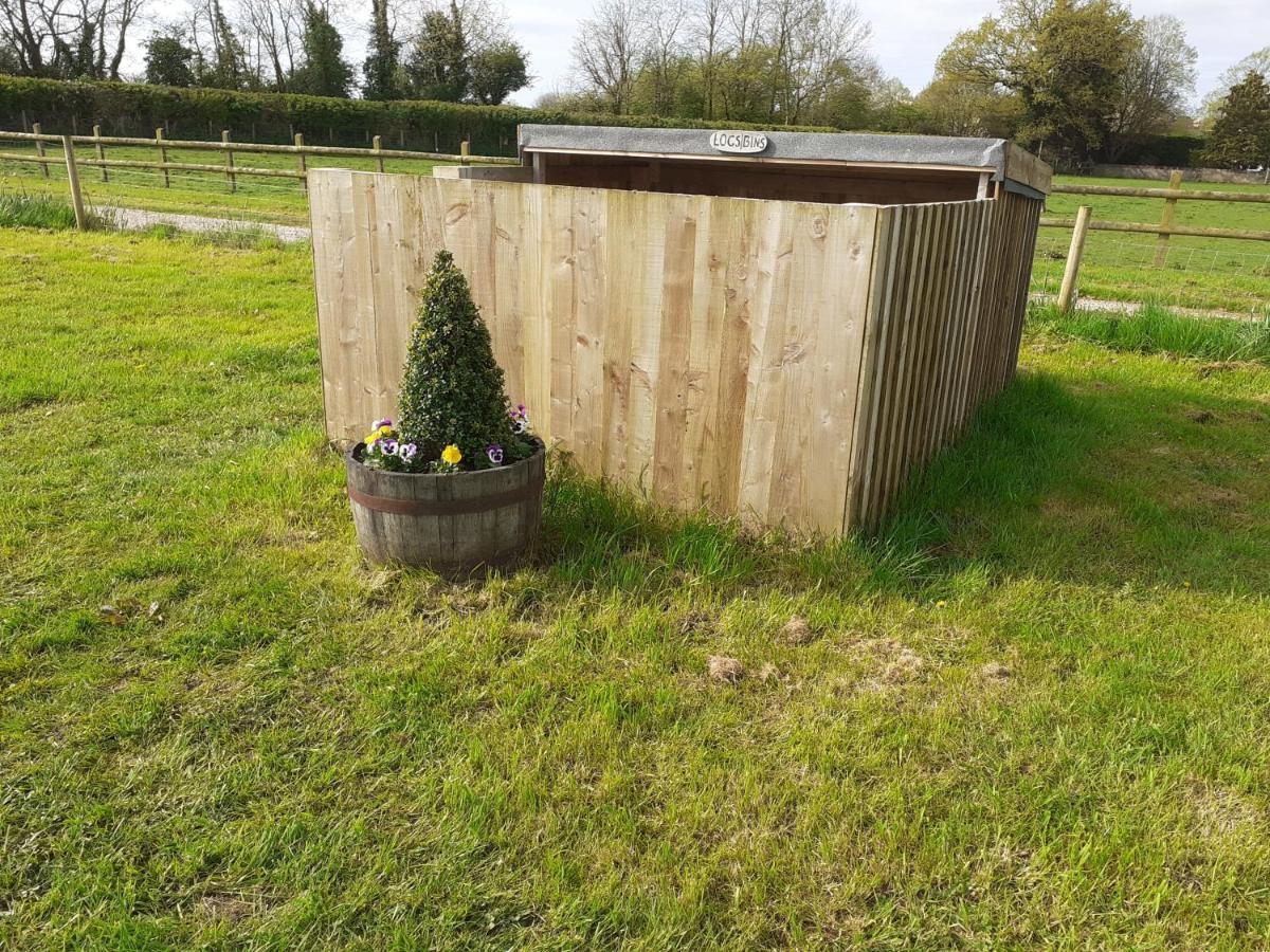Villa Glamping At The Retreat Wiltshire Is Rural Bliss Chippenham  Exterior foto